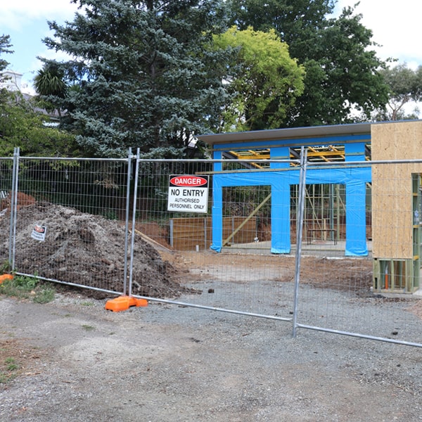 do you deliver and install temporary fencing and what's the price for these services in Higgston GA